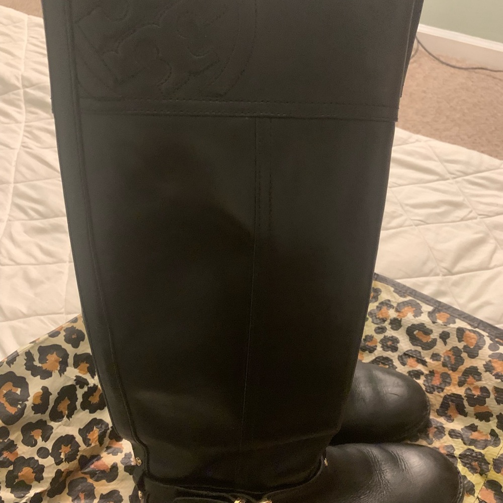 TORY BURCH MARLENE BOOT. - Picture 6 of 7